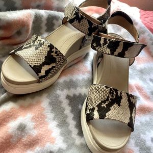 Wedge sandals